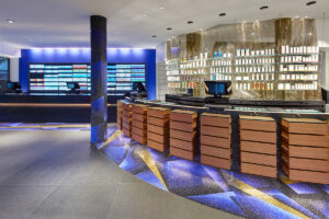 Touch-Videowall in der Aesculap Apotheke Neumünster