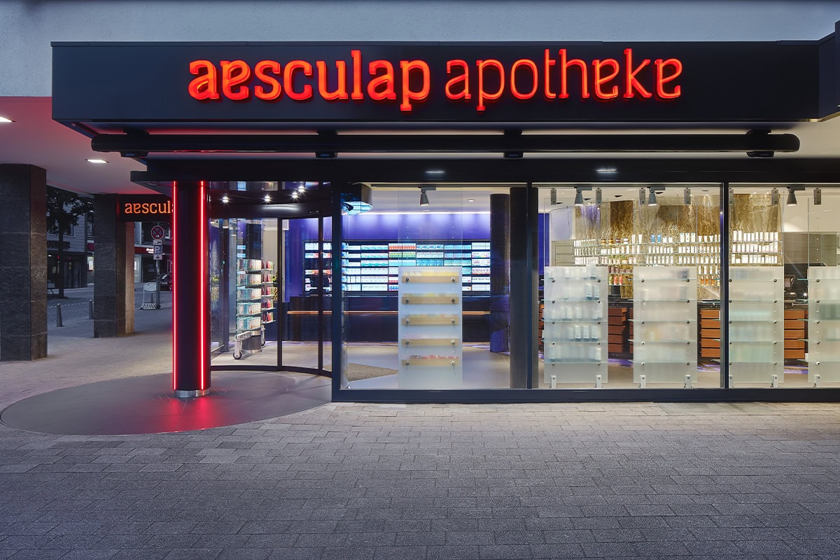 Touch-Videowall in der Aesculap Apotheke Neumünster