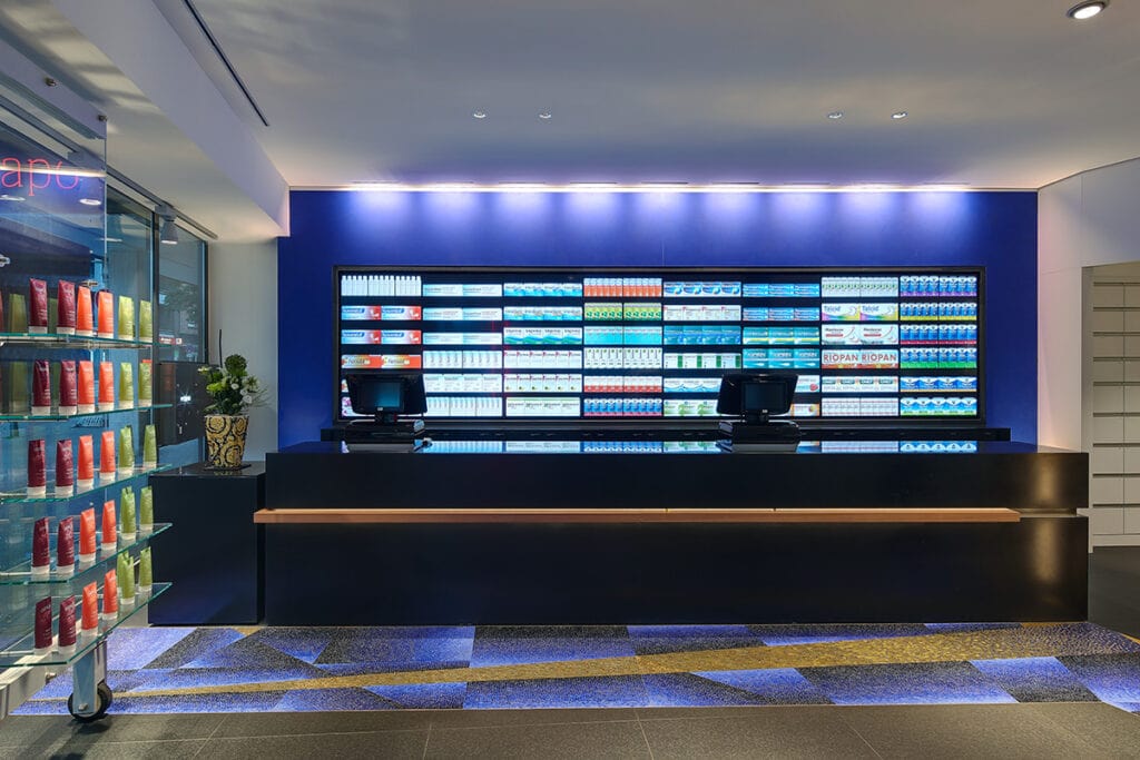 Touch-Videowall in der Aesculap Apotheke Neumünster
