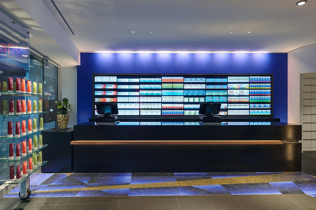 Touch-Videowall in der Aesculap Apotheke Neumünster