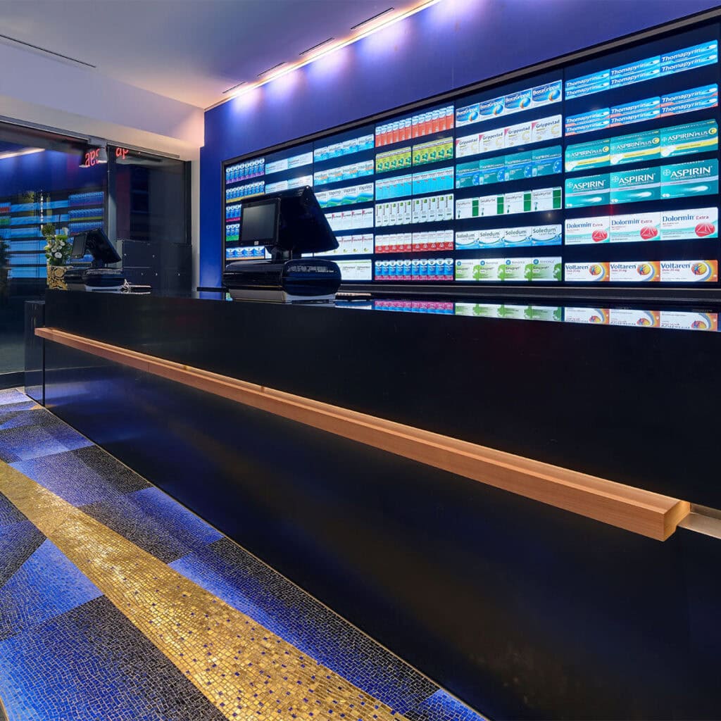 Touch-Videowall Aesculap Apotheke Neumünster
